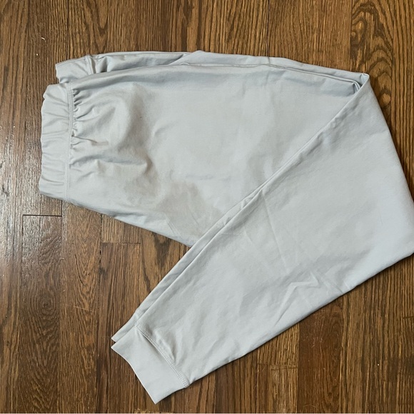 Women’s under armor jogger sweatpants - Picture 3 of 3